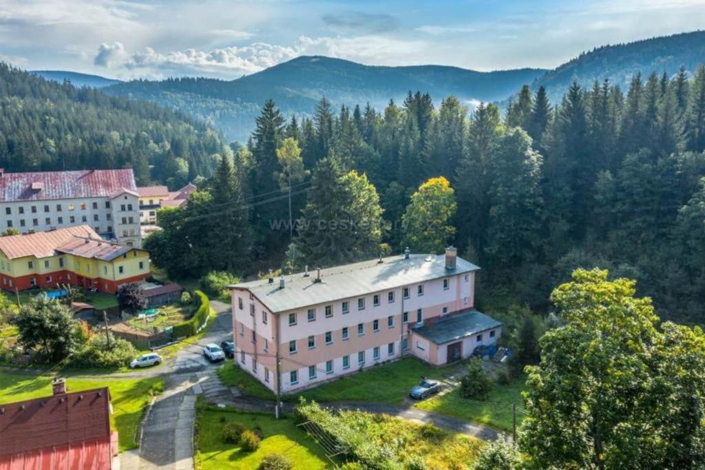Apartment Utulny V Jizerskych Horach -apartman Mili